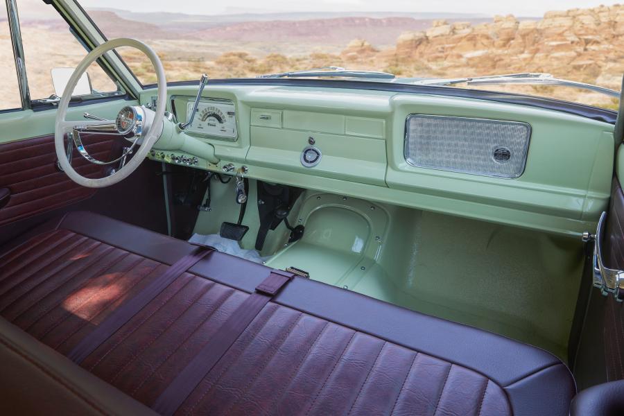 Торпедо Jeep Wagoneer Roadtrip 2018 года  (фото 4 из 60)